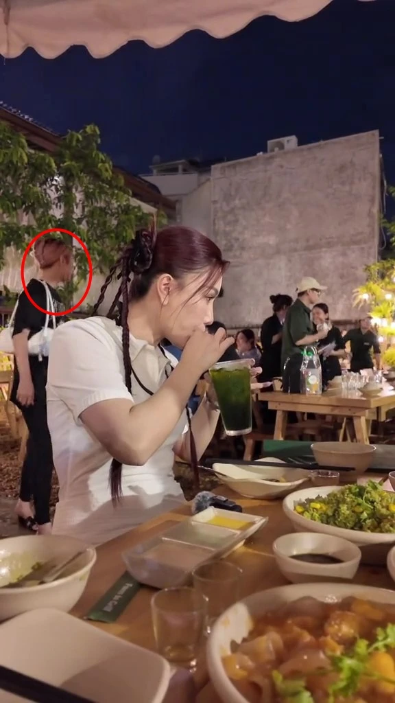 Xoài Non về ra mắt gia đình của Gil Lê, CĐM soi mẹ chồng có thái độ lạ - Hình 4