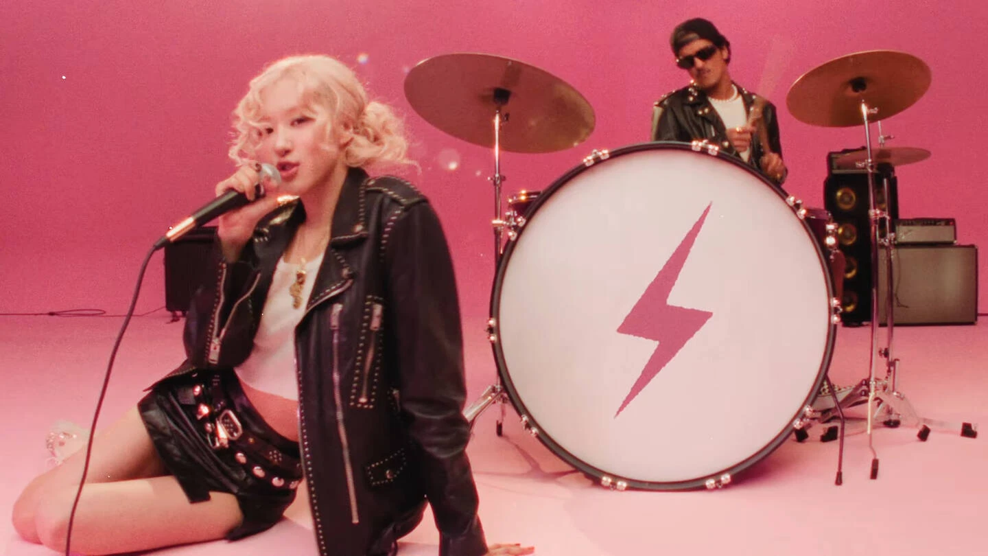 Rosé khiến Bruno Mars khóc, đăng dòng status gây chú ý, fan ồ ạt chúc mừng - Hình 5