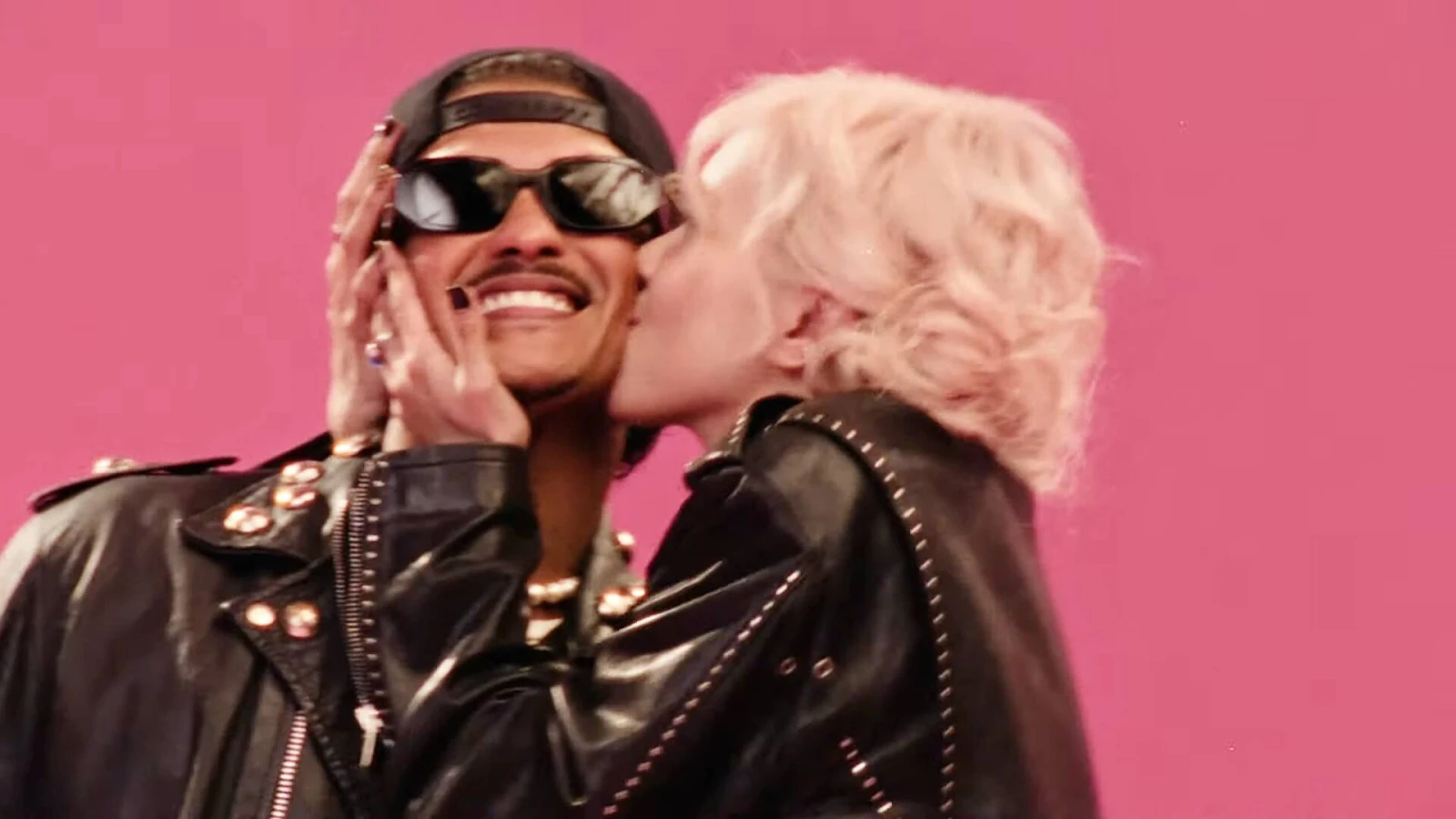 Rosé khiến Bruno Mars khóc, đăng dòng status gây chú ý, fan ồ ạt chúc mừng - Hình 2