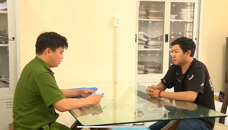 Bắt tạm giam đối tượng chống đối, đấm CSGT khi bị kiểm tra nồng độ cồn - Hình 1