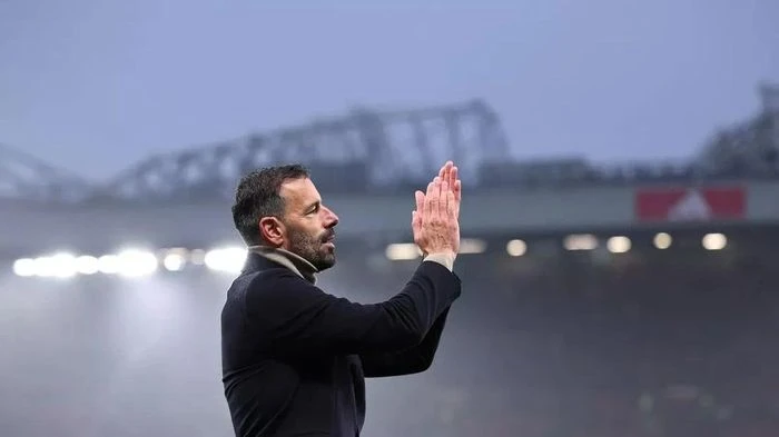 Bruno Fernandes đưa ra gợi ý lớn về tương lai của Nistelrooy tại MU - Hình 1