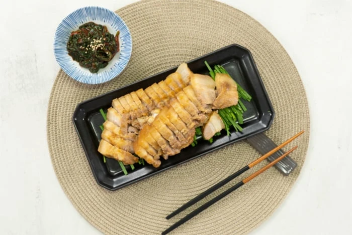 Cách luộc thịt ba chỉ không cần nước vừa ngọt vừa thơm - Hình 1