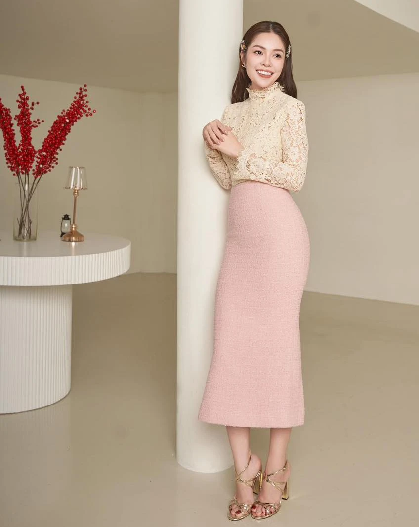 Cách phối đồ đông cùng chân váy midi cực thu hút - Hình 4