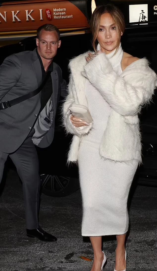 Jennifer Lopez thuê được vệ sĩ gây bão vì quá điển trai, sau ly dị hiện ra sao? - Hình 2