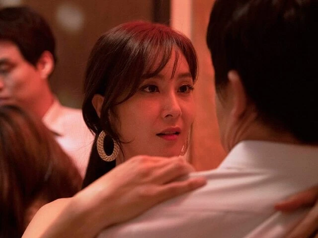 Sao nữ kết thúc luôn cuộc hôn nhân 20 năm chỉ vì... cảnh nóng - Hình 2