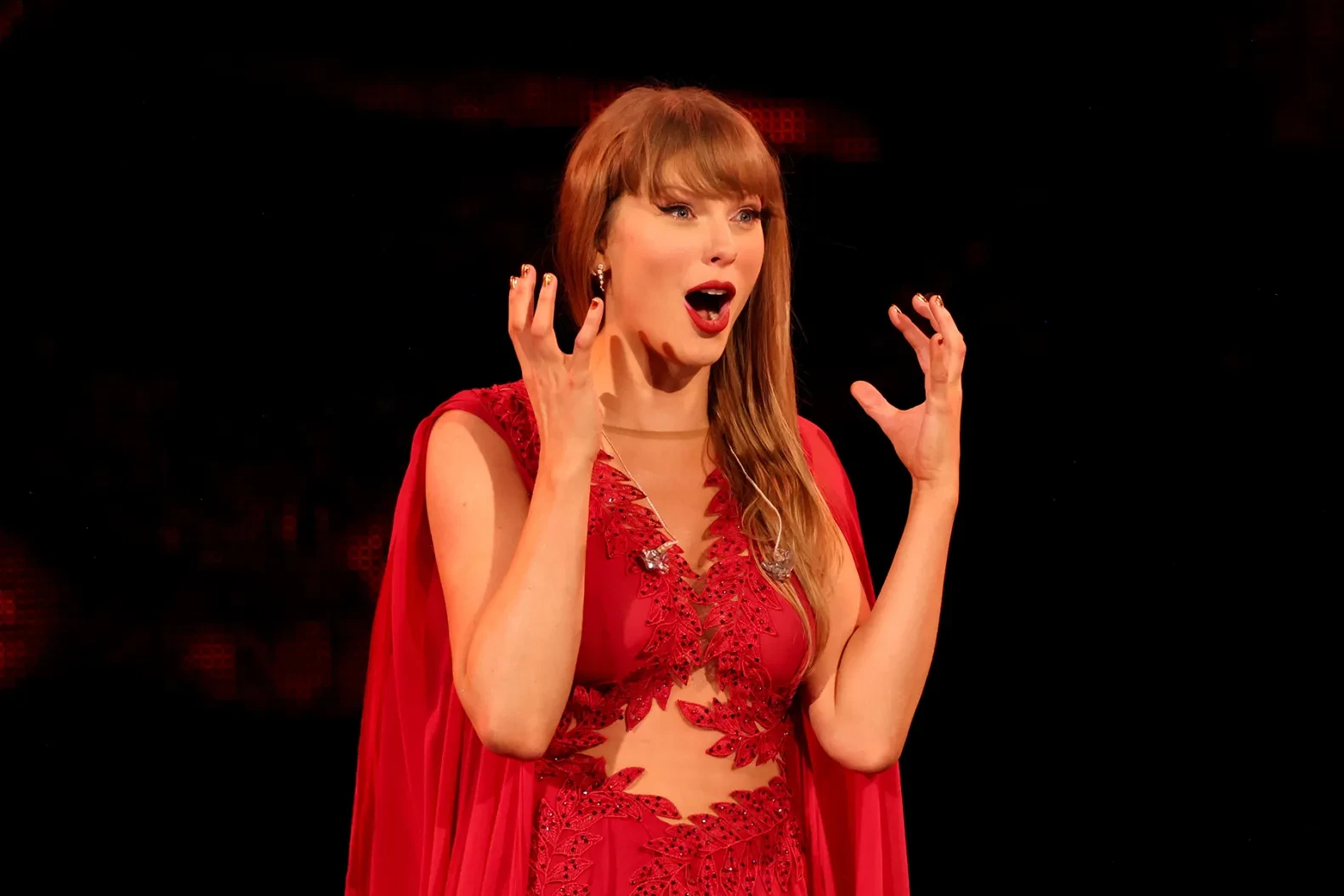 Taylor Swift chỉnh đốn vệ sĩ vì dám la hét phóng viên, CĐM khen ngợi hết lời - Hình 5