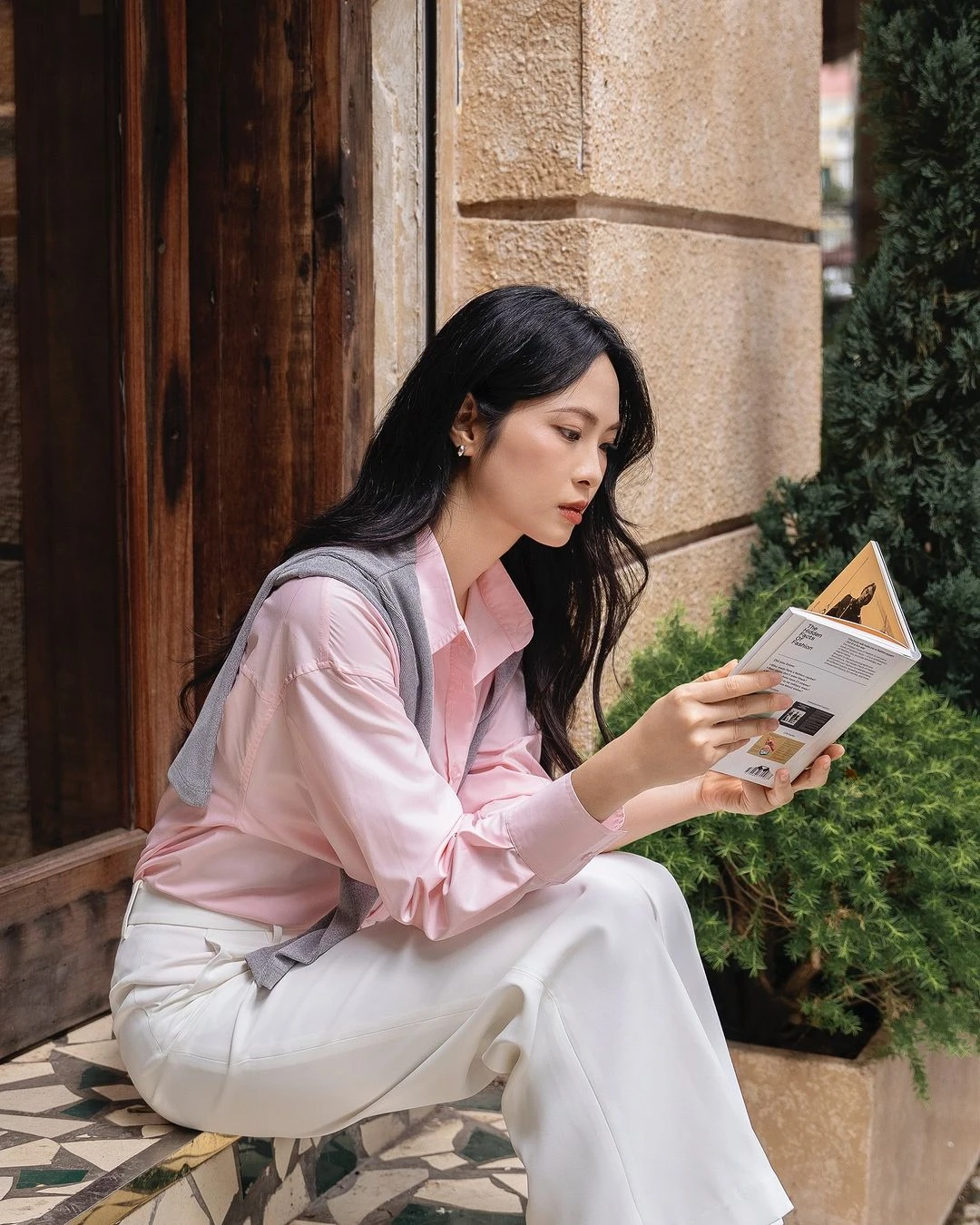 Thêm ngọt ngào với trang phục tông hồng - Hình 1