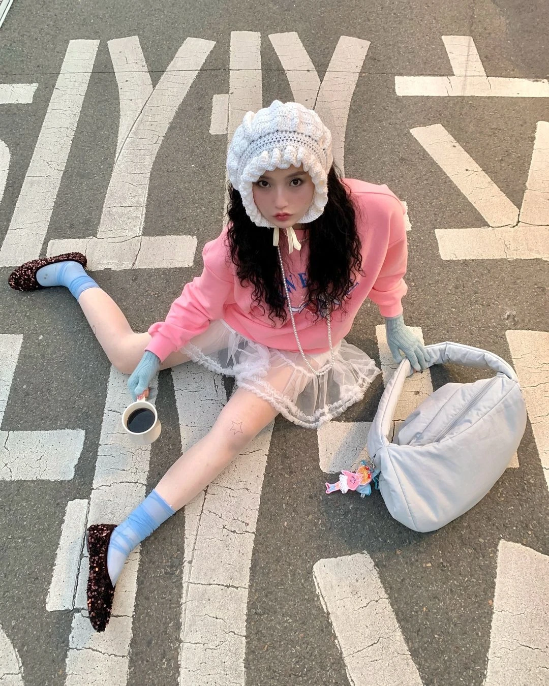 Thêm ngọt ngào với trang phục tông hồng - Hình 7