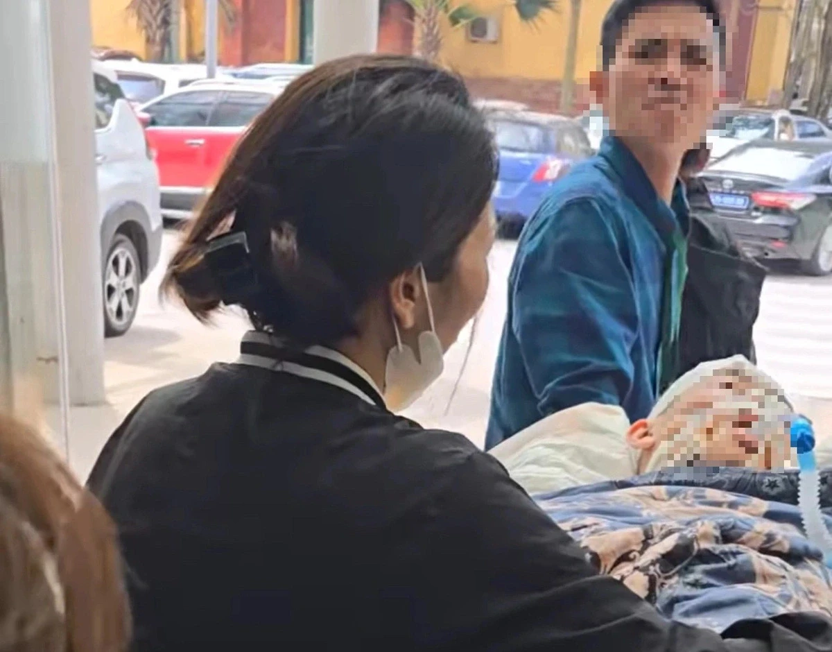 Vụ nam sinh lớp 8 bị tác động ra đi: ảnh gia đình dang dở gây xúc động! - Hình 6