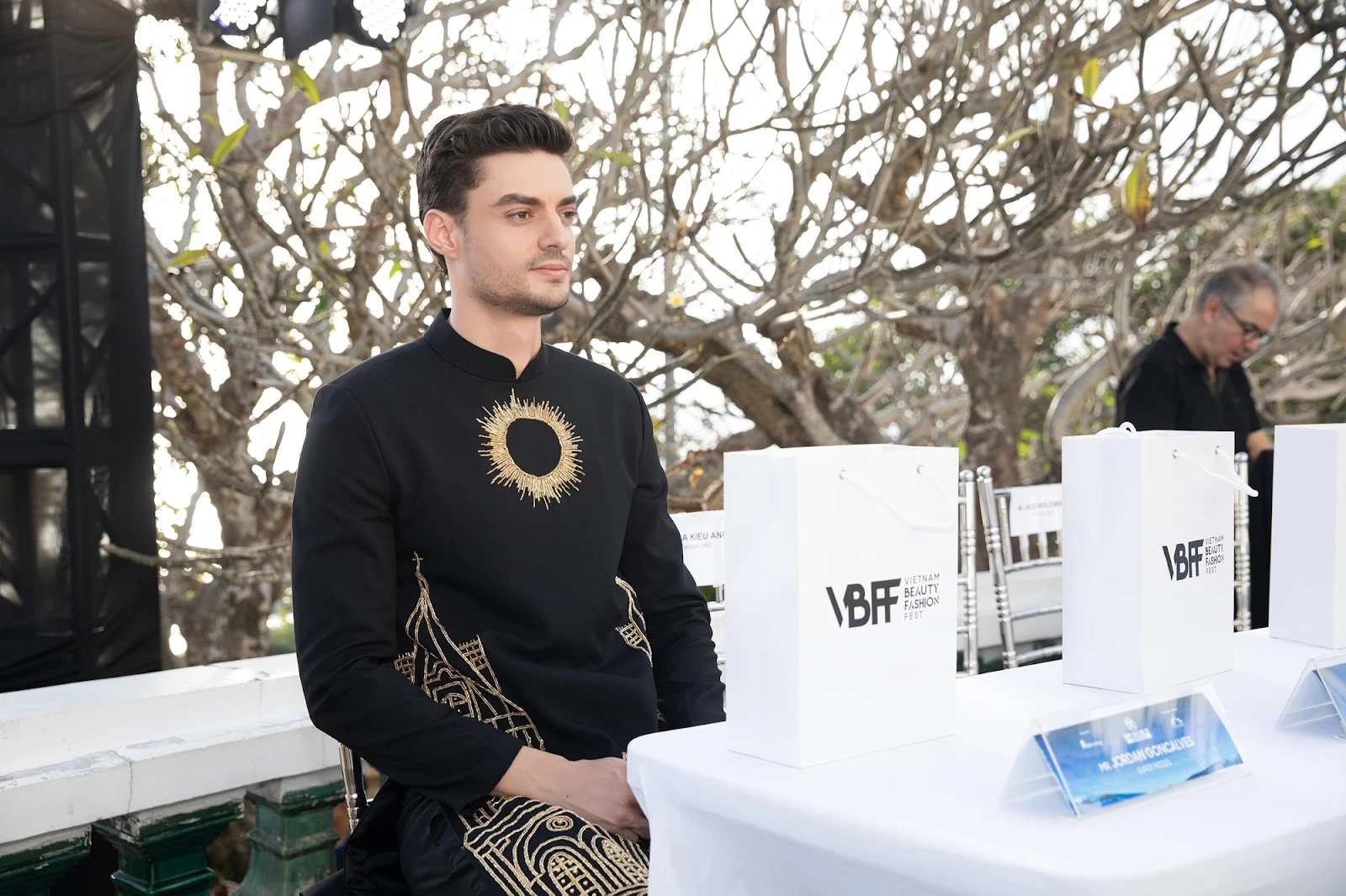 Mr World: lộ diện giám khảo 6 múi, đậm nét Mỹ la tinh khiến hội chị em đổ gục? - Hình 3
