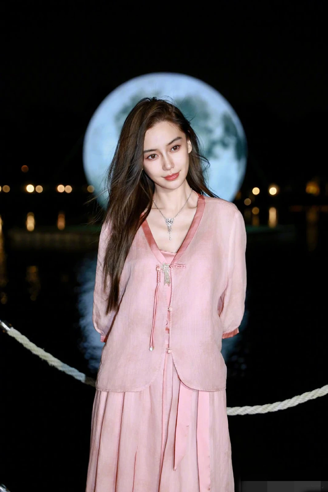 Angelababy gầy trơ xương, cố tỏ ra mình ổn khi Huỳnh Hiểu Minh làm bố lần 2? - Hình 2