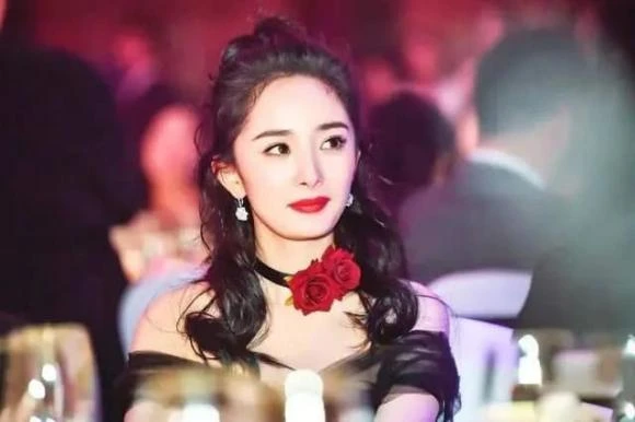 Dương Mịch về thăm nhà, con gái hỏi mẹ 1 câu khiến cô bật khóc nức nở - Hình 3
