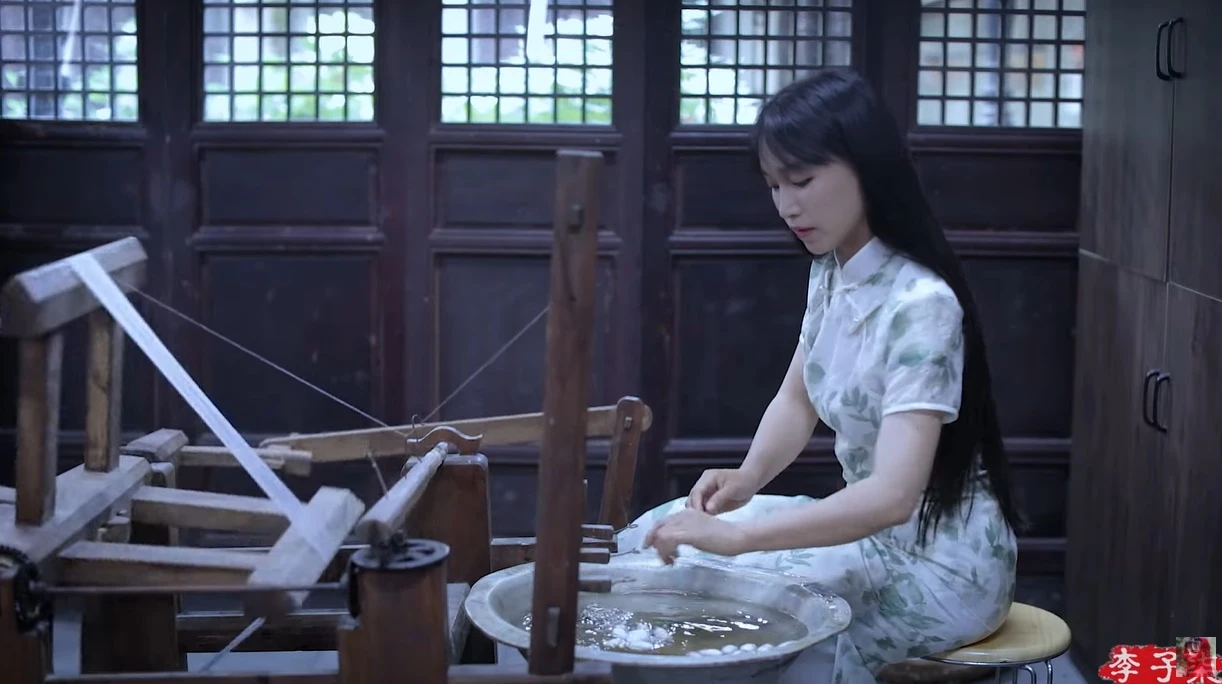 Lý Tử Thất tung ảnh mát mẻ, ở ẩn 3 năm làm 1 việc khiến 90 triệu người sôi sục - Hình 2
