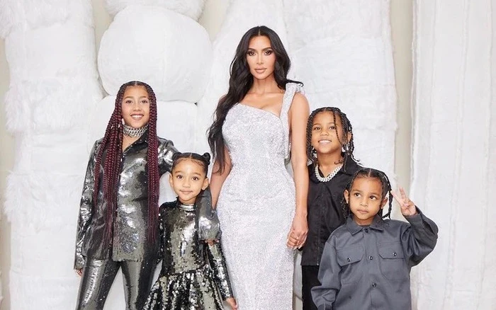 Kim Kardashian tự nhận bất lực và kiệt sức vì nuôi 4 con, đơn độc sau khi ly dị - Hình 3