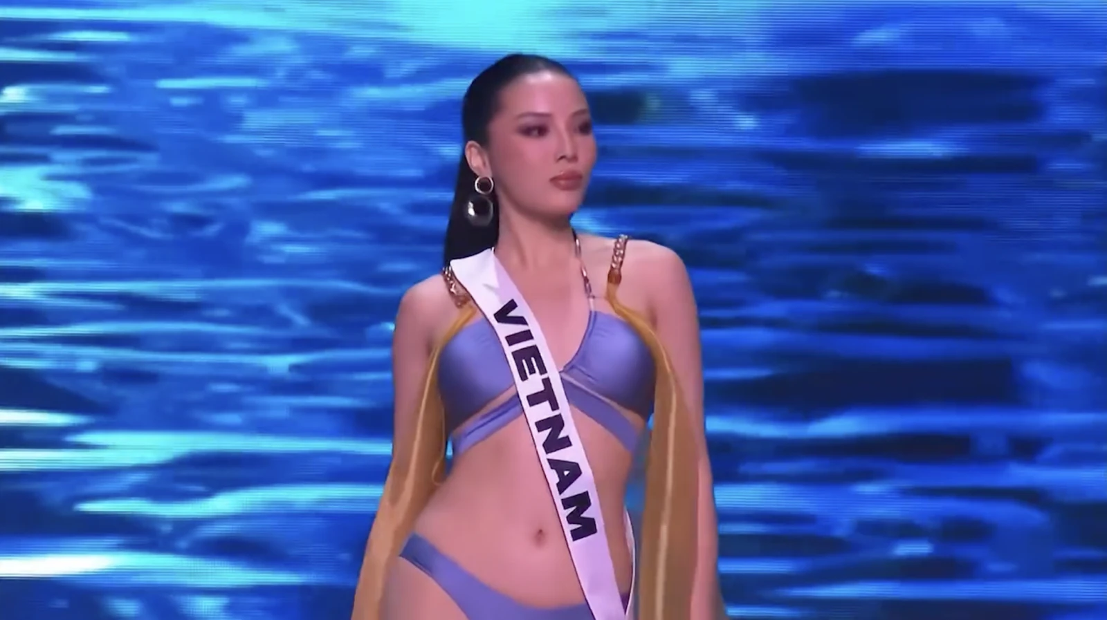 Kỳ Duyên bung dù ấn tượng ở BK, vẫn gây thất vọng vì catwalk thua đi chợ - Hình 4