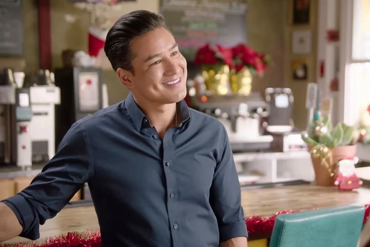 Mario Lopez: MC Miss Universe gây bấn loạn fan, diễn viên Hollywood đình đám - Hình 4