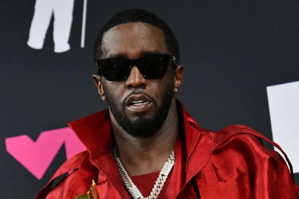 Diddy hỏng phải cha nhưng làm loạn trong tù, chỉ đạo đàn em bịt miệng? - Hình 7