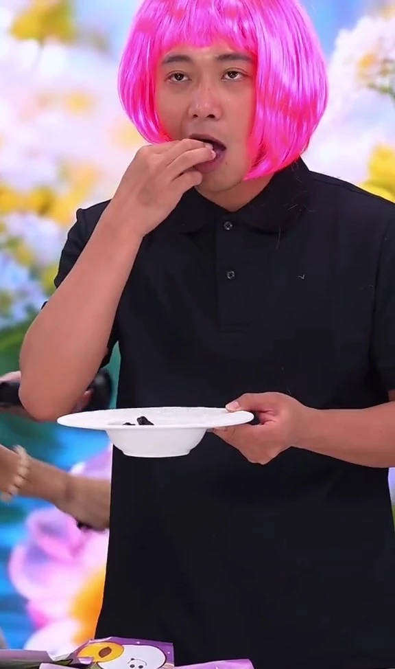 Team Quang Linh: fan trở mặt,vào livestream chê lố lăng, xuống nước vì tiền? - Hình 4