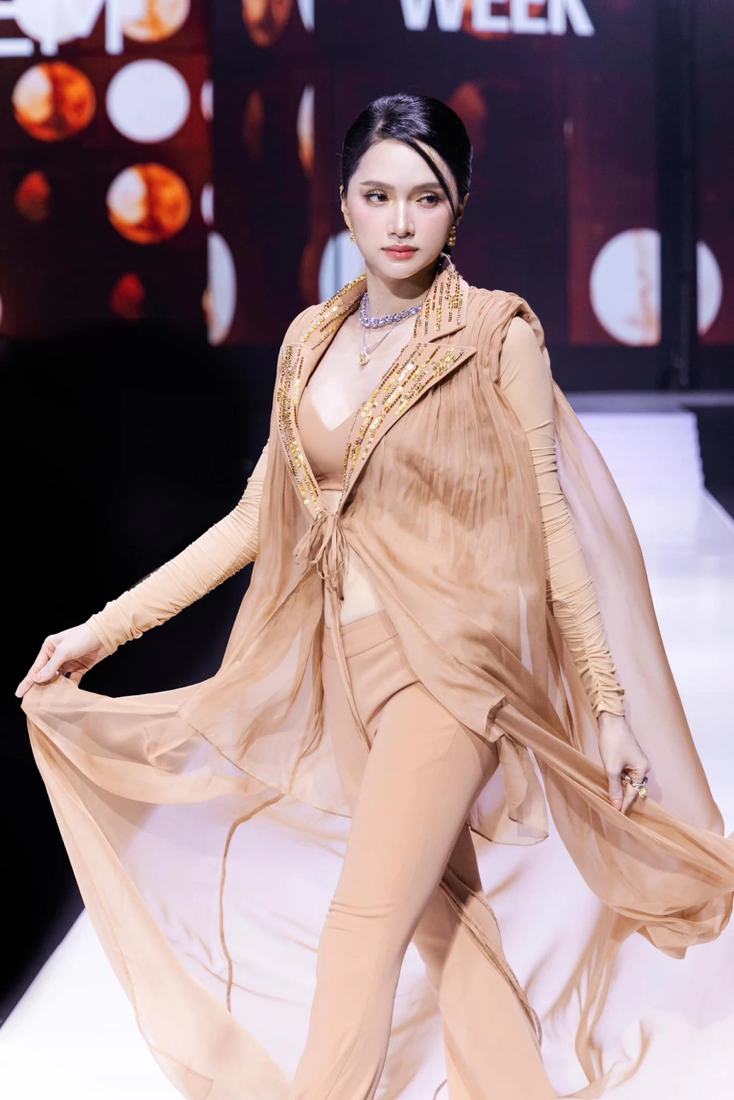 Hương Giang bị xúi thi Miss Universe liền nói điều sốc, Kỳ Duyên nhận tin buồn - Hình 4