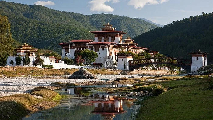 Quốc gia hạnh phúc nhất Bhutan: trên bờ tan vỡ, đây mới là đời sống thật? - Hình 1