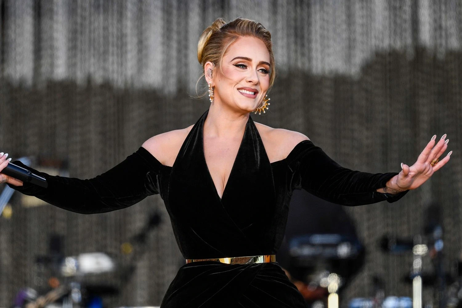 Adele gặp nghịch cảnh như Celine Dion, cắt 1 bộ phận trên cơ thể, fan sửng sốt? - Hình 3
