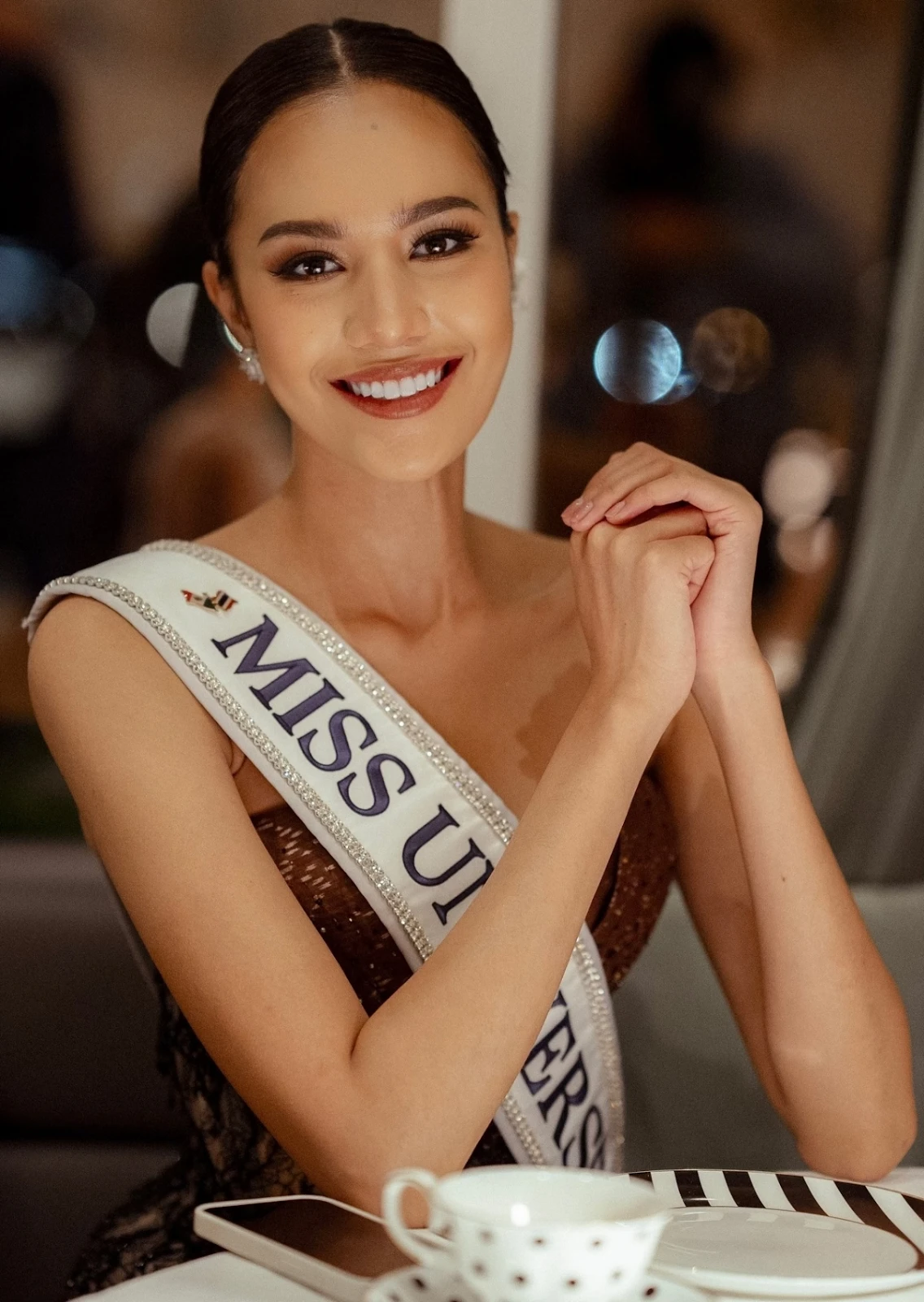 Miss Universe Thailand tuổi 20, dùng bệnh K làm kế đè bẹp Kỳ Duyên là ai? - Hình 5