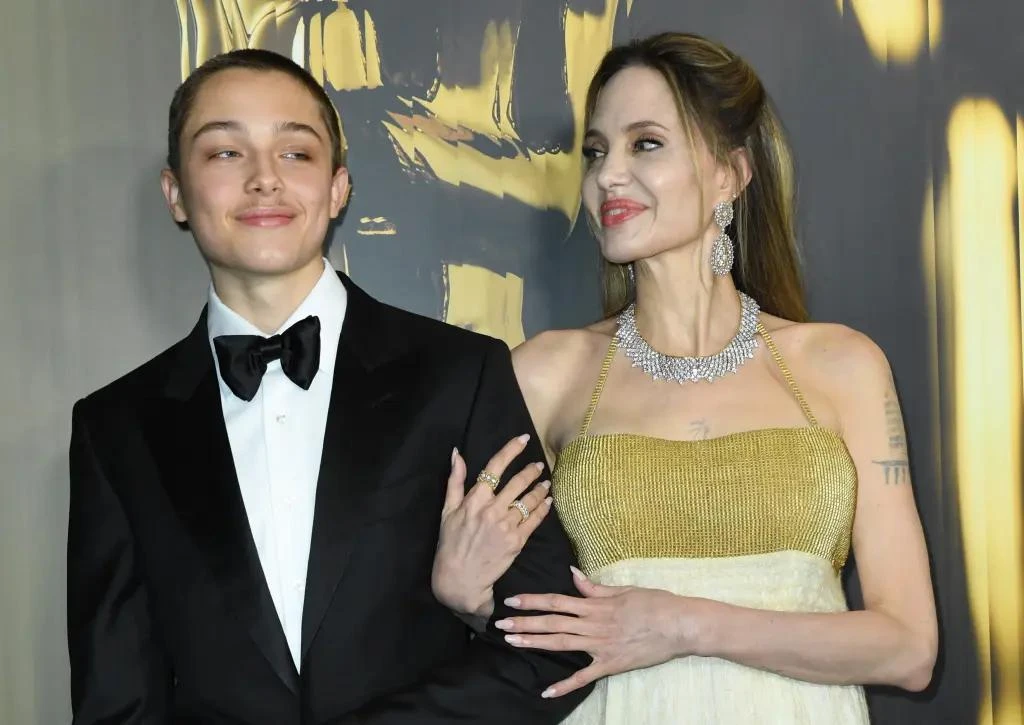Angelina Jolie lấy con ra khè, Brad Pitt bắt tay tình mới chơi chiêu khăm? - Hình 2