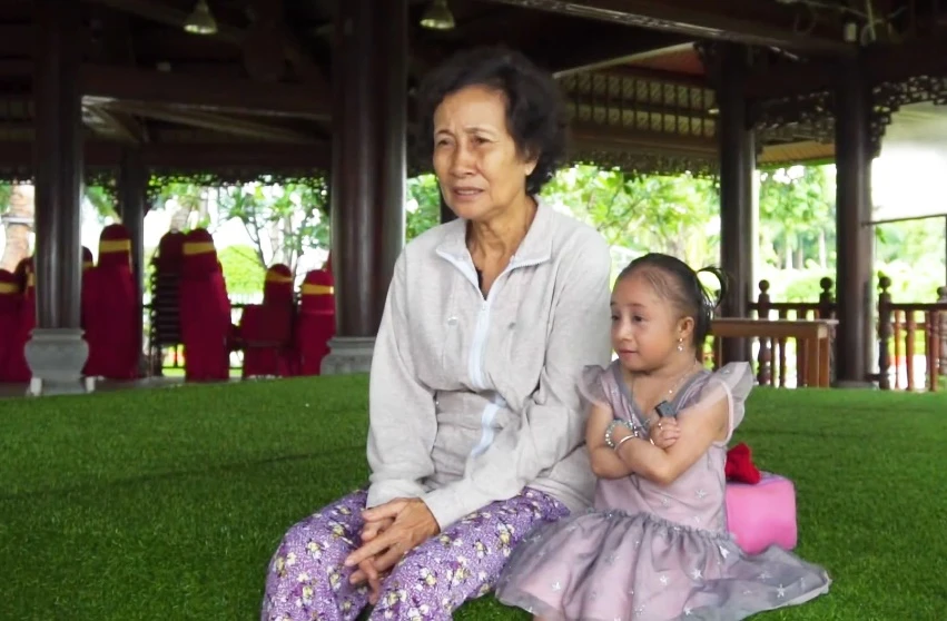 Con gái Kim Tiểu Long gọi một nữ nghệ sĩ là mẹ, cả hai có điểm trùng hợp bất ngờ - Hình 4