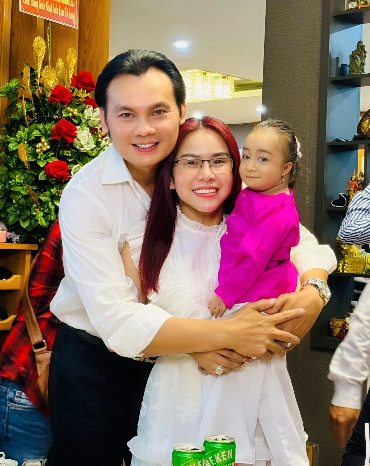 Con gái Kim Tiểu Long gọi một nữ nghệ sĩ là mẹ, cả hai có điểm trùng hợp bất ngờ - Hình 2
