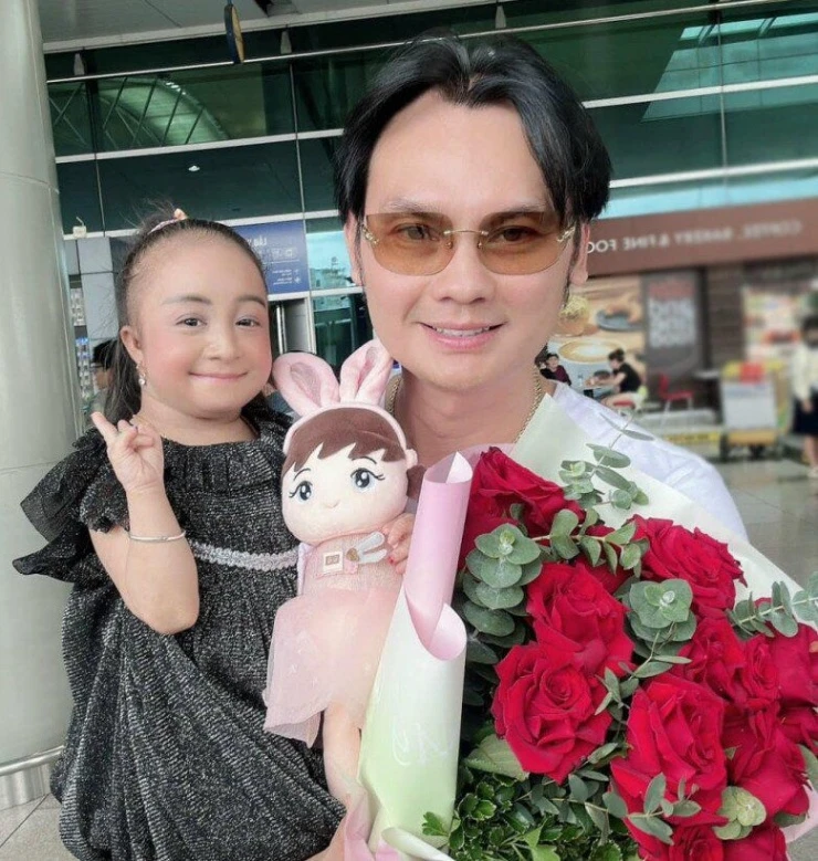 Đám tang Kim Tiểu Ly: Bình Tinh ngã quỵ trước linh cữu, khóc nghẹn đốt tiền cho - Hình 7