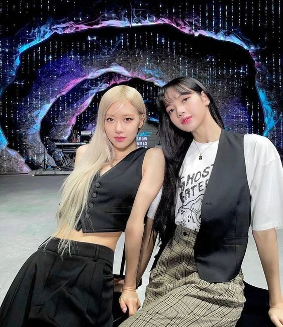 Lisa ung dung giữa bão gạch đá, ấn định ngày ra album, đối đầu Jisoo cực căng? - Hình 5