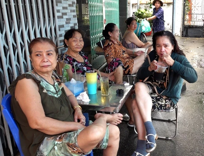 Hẻm Năm Cam khó sống ở Sài Gòn, hôn phối dễ toang, thực tế ố dề? - Hình 1