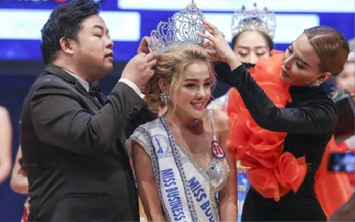 Em gái Ngân 98 dao kéo rục rịch thi Hoa hậu, phán sốc về nhan sắc chị gái - Hình 6