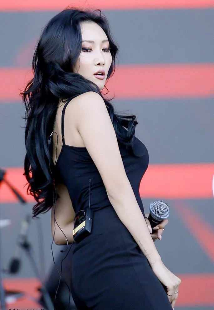 Hwasa em út nhà MAMAMOO, đắc tội fan Việt vì ném nón lá làm màu là ai? - Hình 4