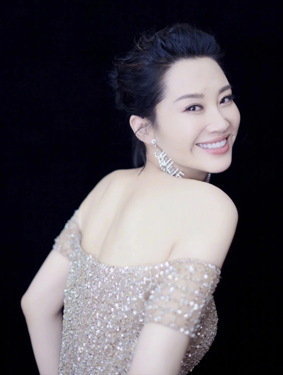 Hứa Tình:Thánh Cô đẹp nhất màn ảnh, rời showbiz không tung tích suốt 7 năm - Hình 3