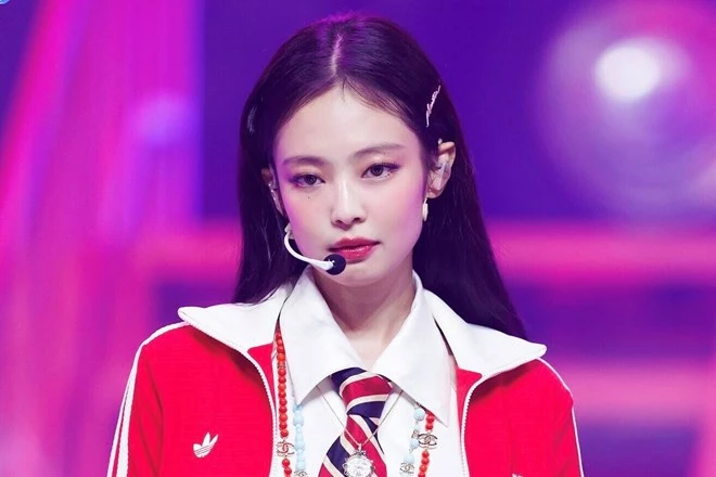 Jennie đem SPOT! đi đánh úp, hát live thế này, fan hú hét như đấm vào tai? - Hình 7
