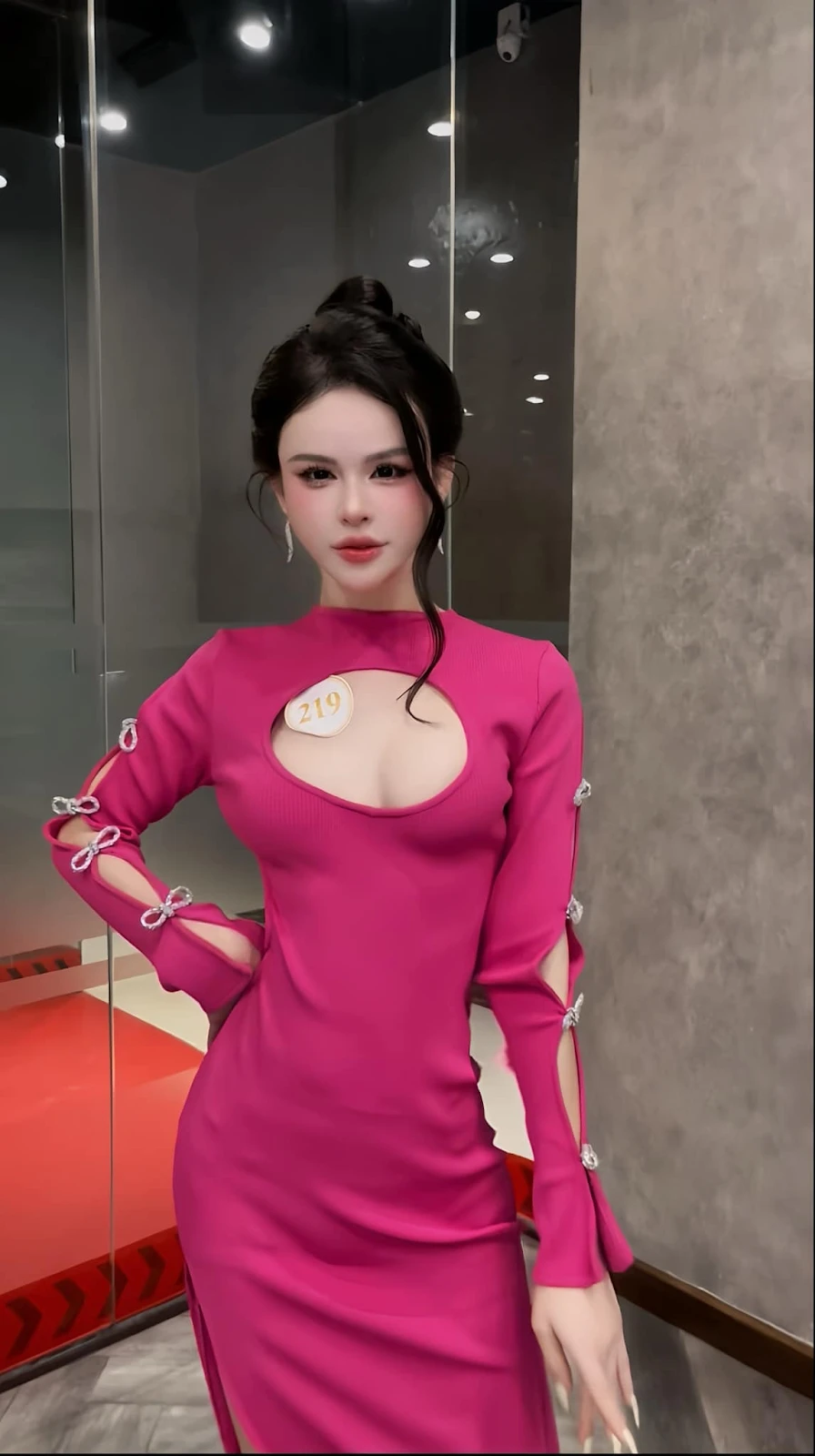 Bạn thân Trấn Thành đụng độ Mẫn Nhi, ghi danh MIQ, visual bén cỡ này? - Hình 4