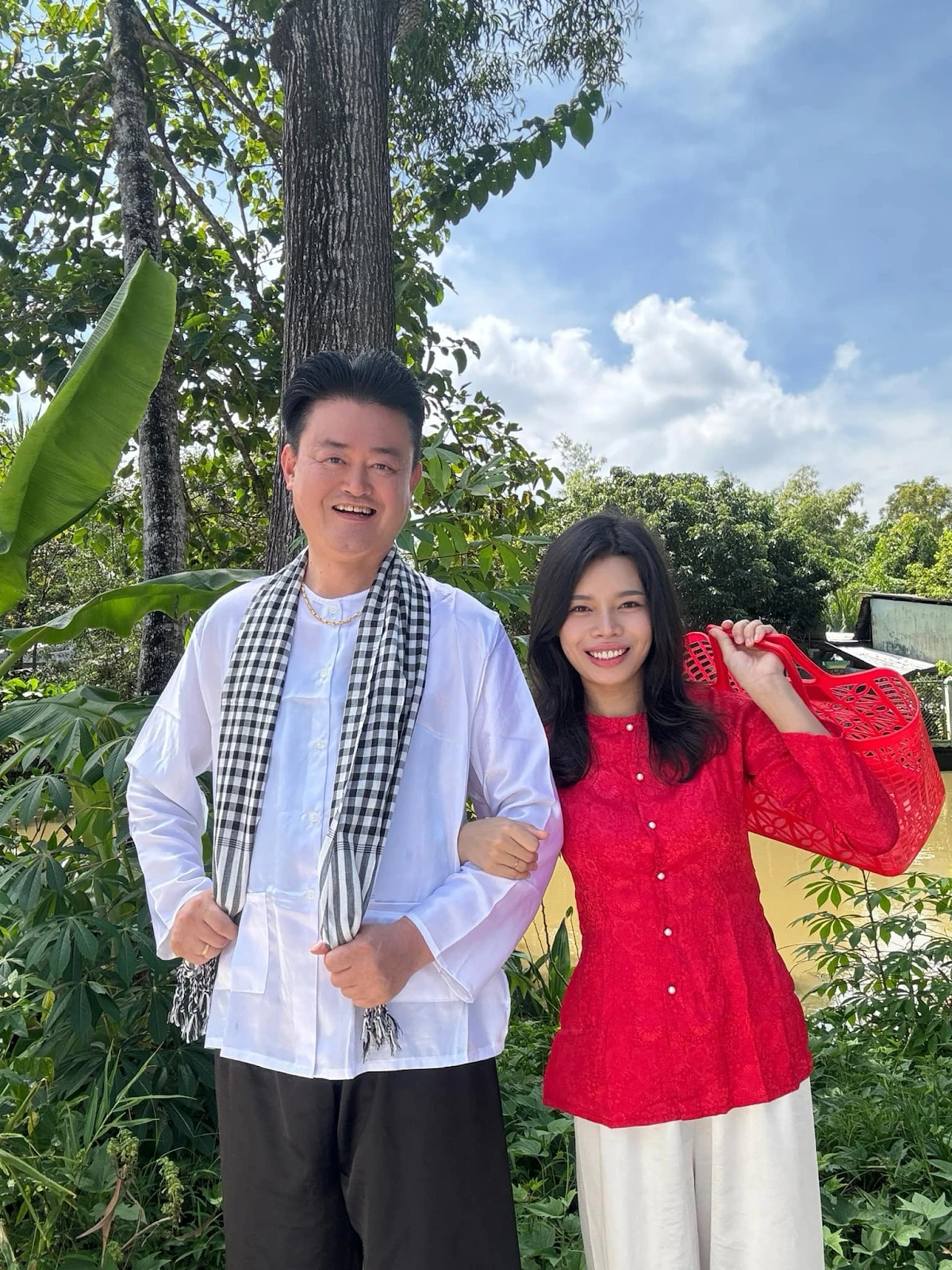 Gái Cần Thơ mồ côi mẹ lấy chồng Hàn mai mối, 6 năm cầm 1 tỷ về quê làm điều sốc - Hình 4