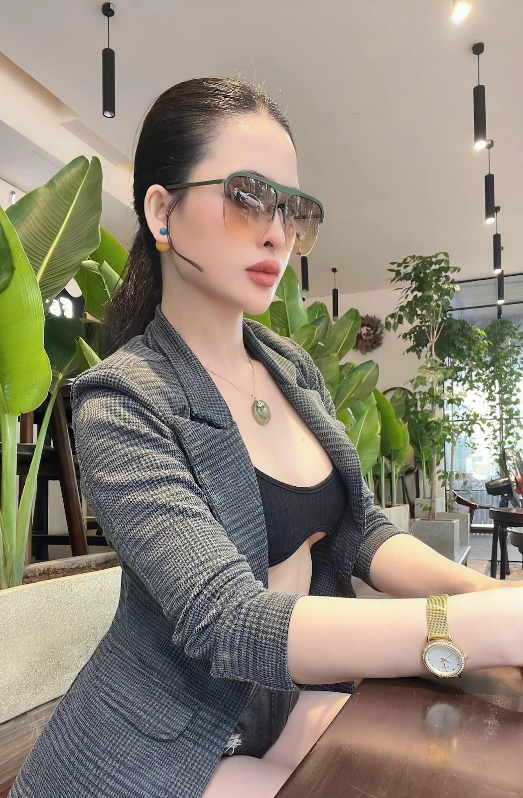 Quỳnh Tây bóng hồng màn ảnh vạn người mê, nhân tố vàng làng mẫu Việt? - Hình 2