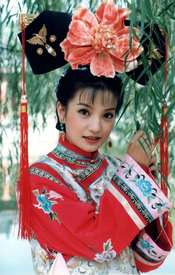 Triệu Vy không có nổi 50 triệu, lộ diện cười gượng gạo, tệ hơn cả Trịnh Sảng? - Hình 5