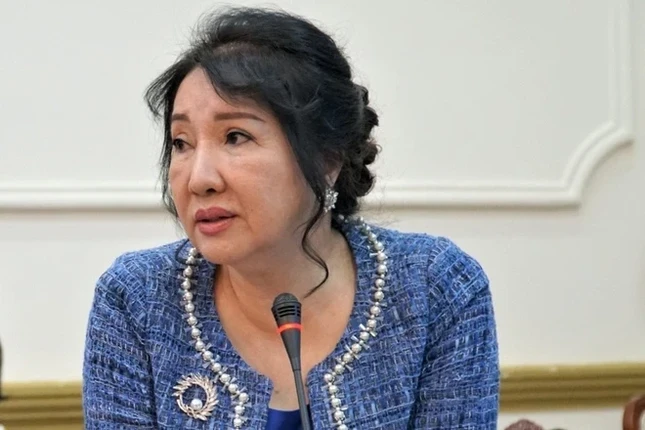 Cường đô la tái xuất, mẹ vừa tại ngoại đã đăng status này, QCG nghi gặp biến? - Hình 3