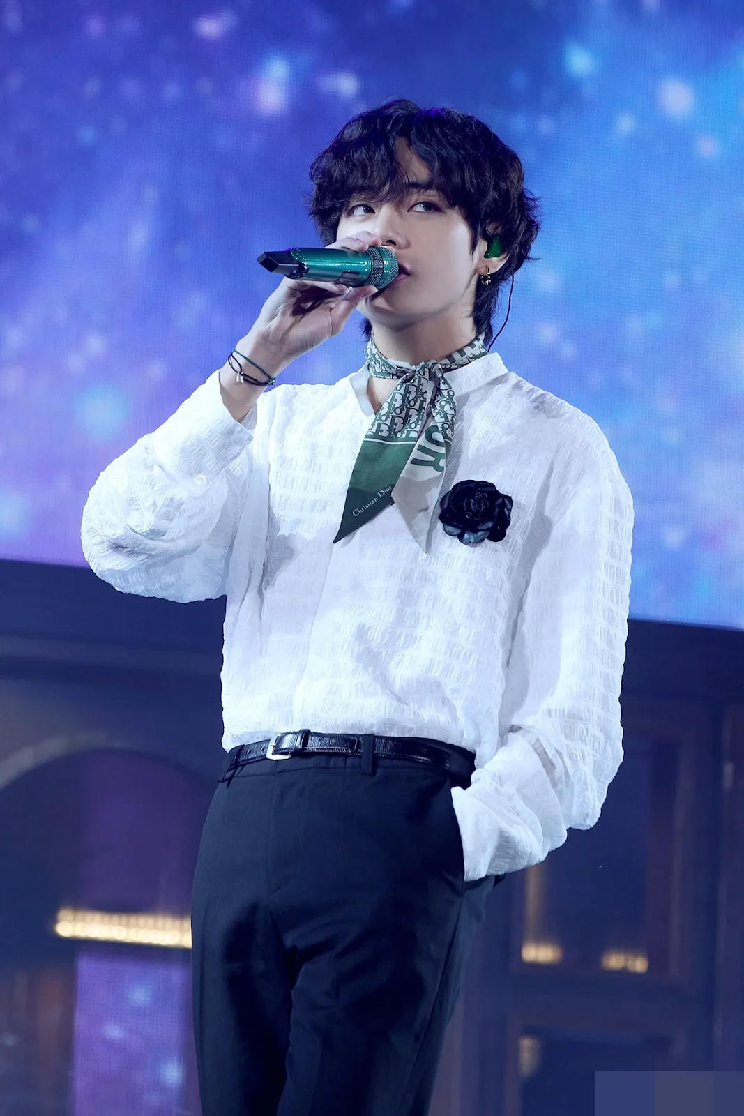 V (BTS) bất ngờ bị HYBE từ mặt, fan yêu cầu vứt áo ra đi, tình cũ làm điều sốc - Hình 5