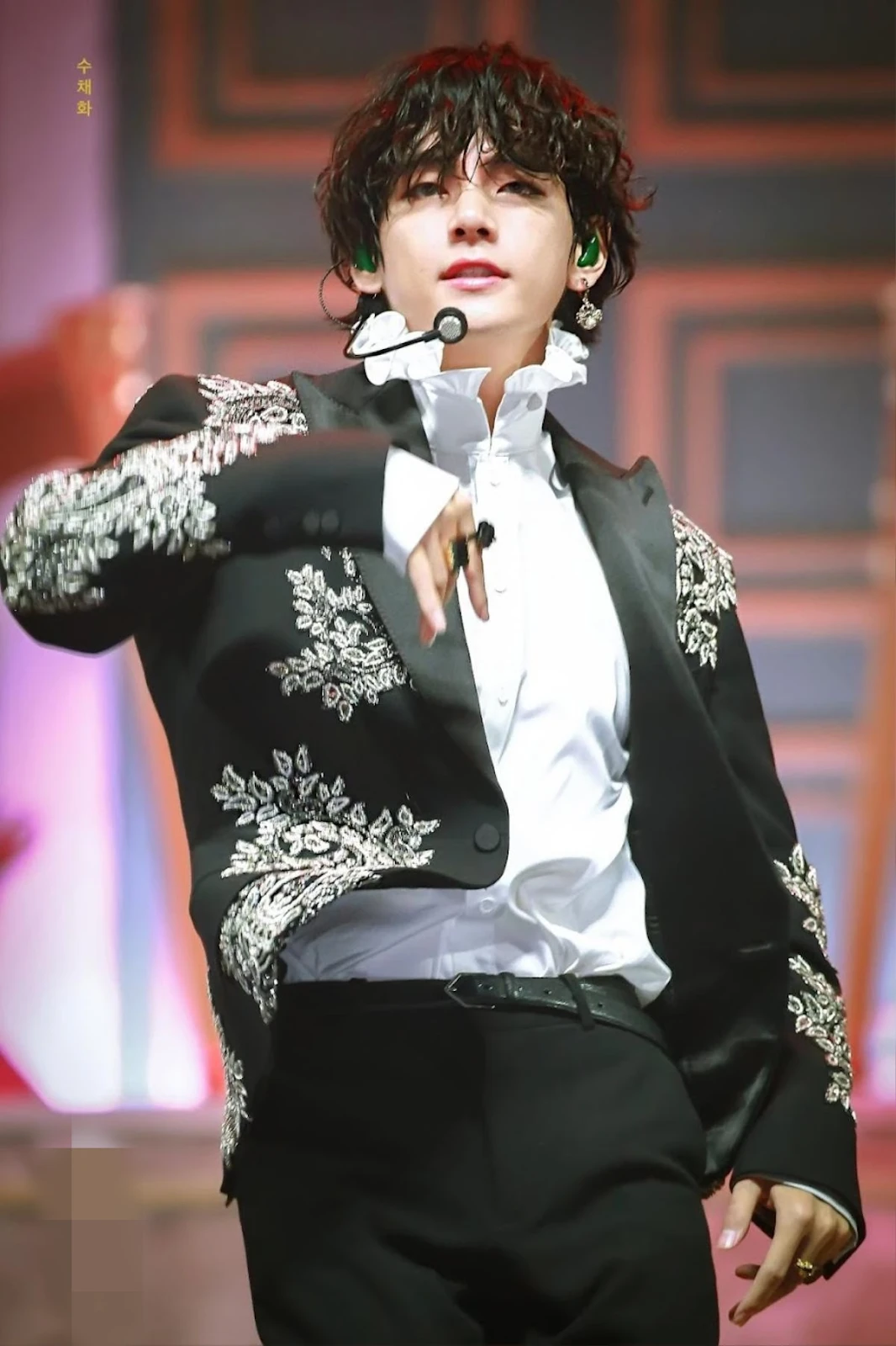 V (BTS) bất ngờ bị HYBE từ mặt, fan yêu cầu vứt áo ra đi, tình cũ làm điều sốc - Hình 6