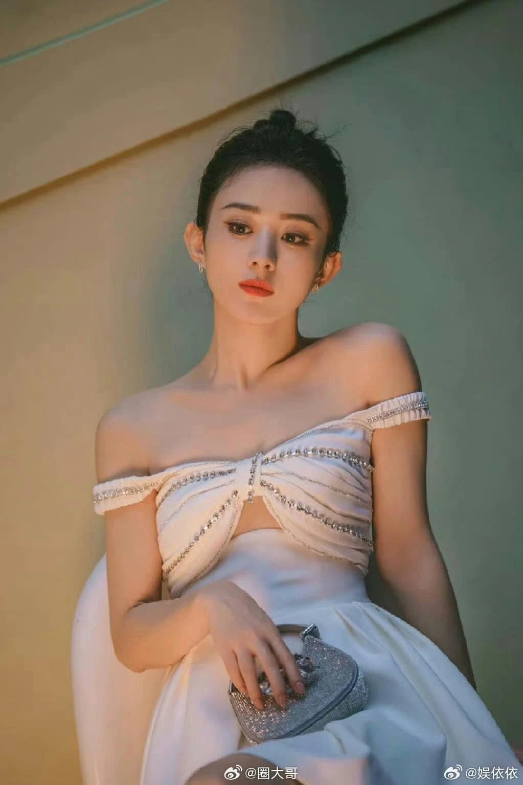 Triệu Lệ Dĩnh hào quang phủ đầu tình trẻ chồng cũ, thành con cưng Cbiz? - Hình 2