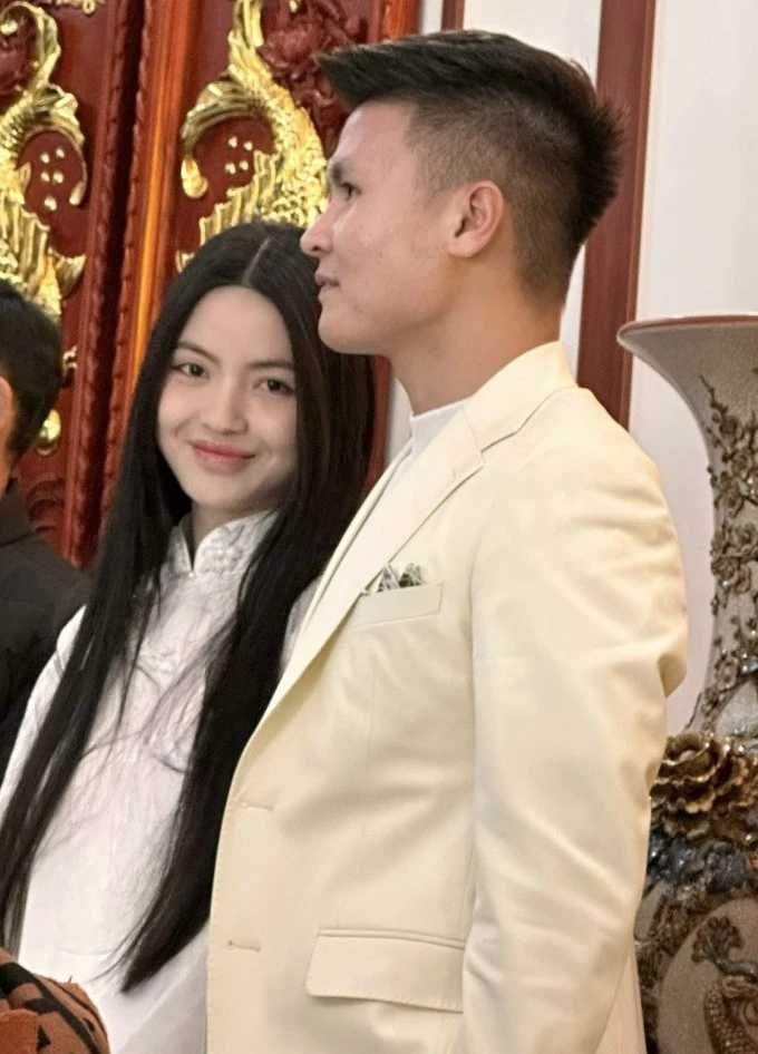 Vợ chồng Quang Hải tuyển bảo mẫu, lương khủng nhưng kèm 1 điều kiện - Hình 3