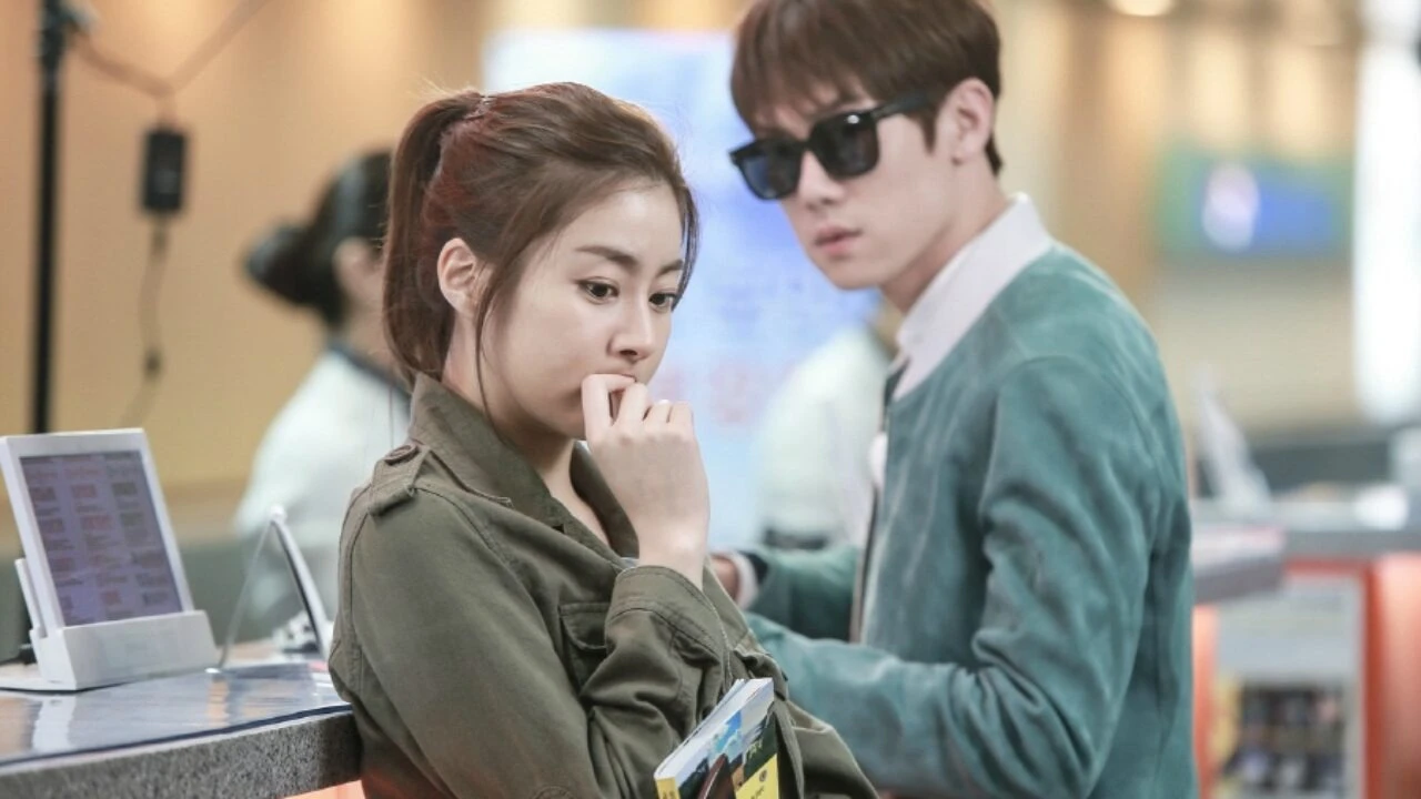 Yoo Yeon Seok: Tổng tài real, đụng chạm phụ nữ, 10 năm yêu Kim Ji Won - Hình 4