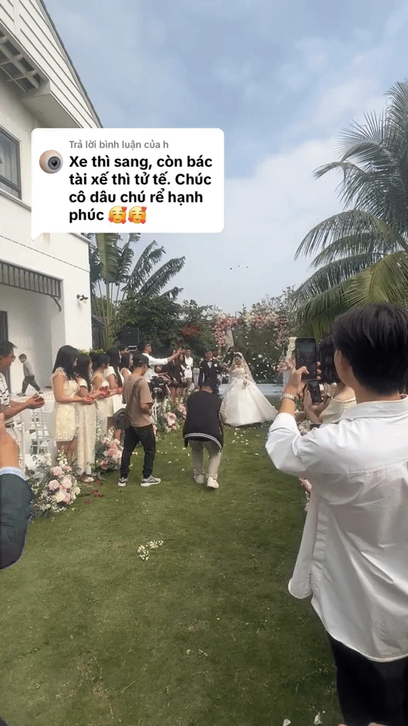 Camera ghi lại cảnh ô tô đón dâu ở Hà Nội thì bị cụ ông chắn đường, có hành động khiến cõi mạng bất ngờ - Hình 1