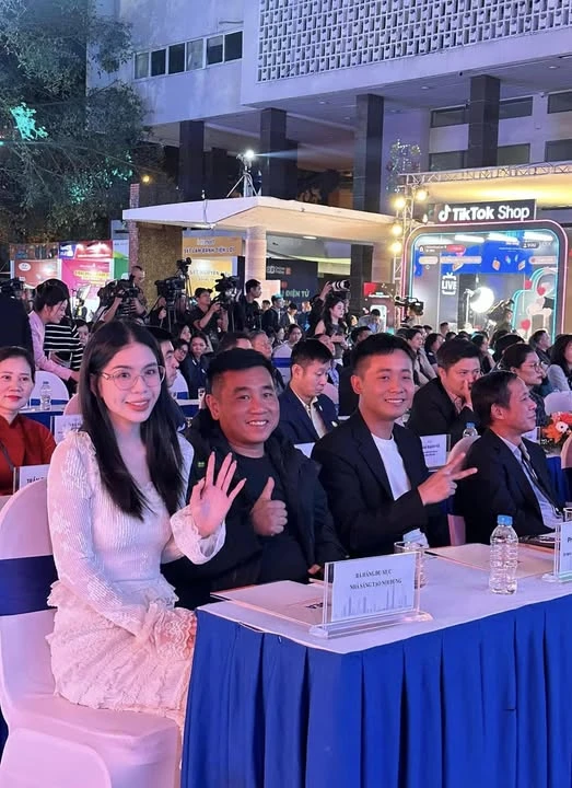 Hằng Du Mục bị bùm táo đỏ, kèm thư ẩn danh, tức tốc tìm chủ vì lý do này? - Hình 1