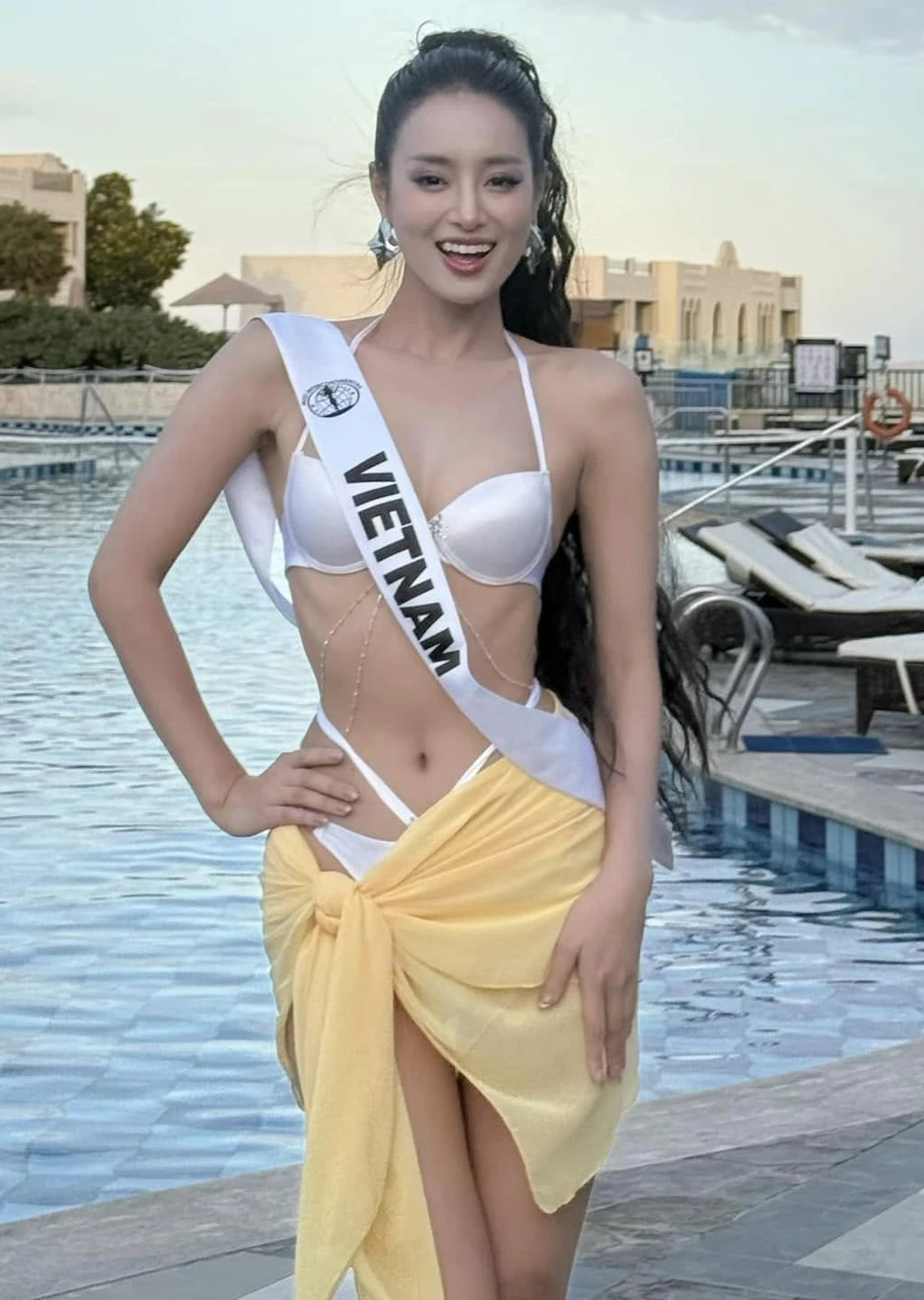 Miss Intercontinental: Bùi Khánh Linh tỏa hào quang giữa rừng hoa cực cháy - Hình 3