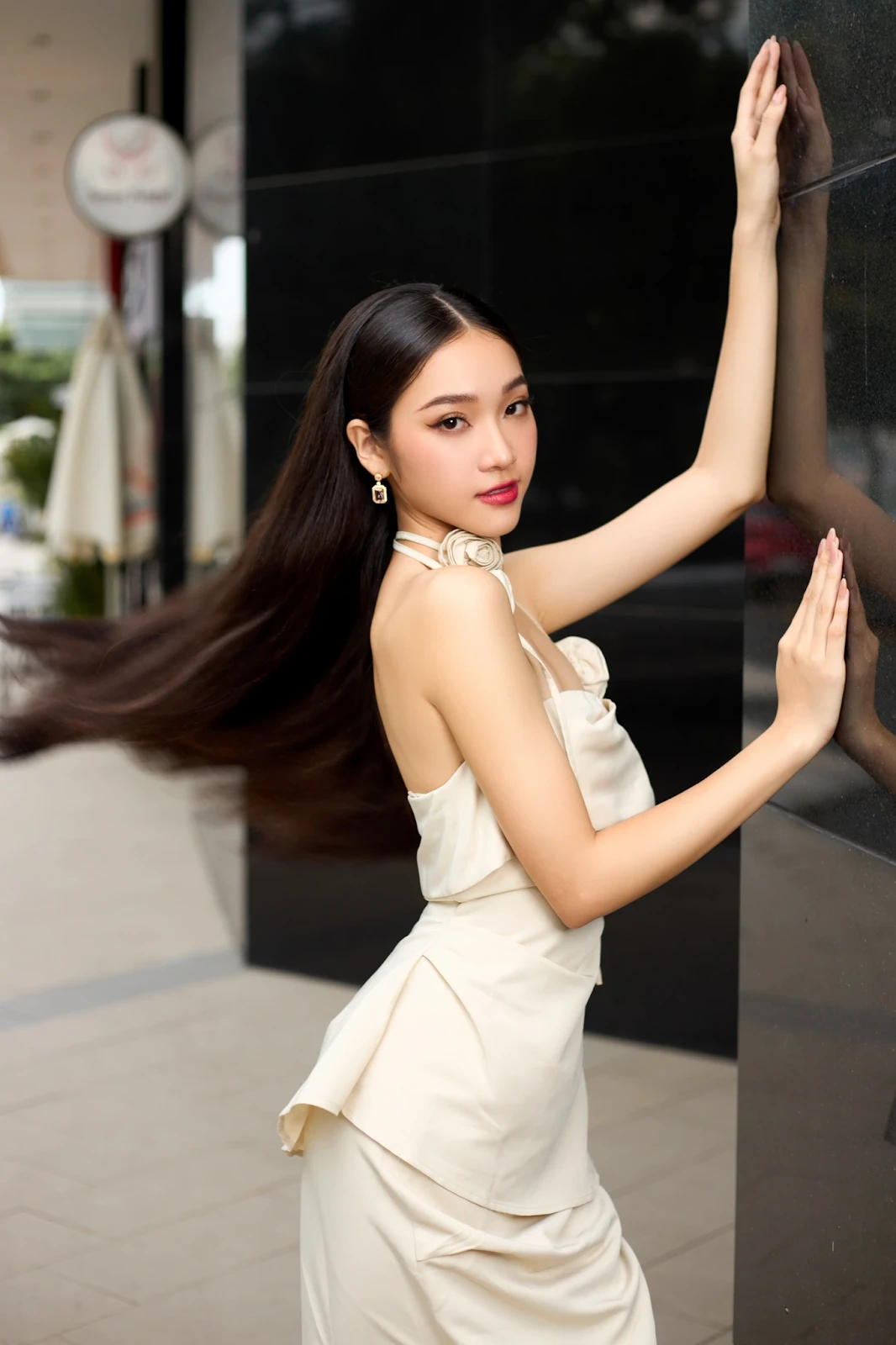 Phạm Kim Ngân: Hoa hậu Hoàn cầu VN đăng quang tranh cãi, bị đồn ngậm thìa vàng - Hình 10